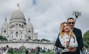 This Photographer Travels Europe Photographing People's Selfies