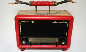 I Saved These Old Radios By Refurbishing Them!