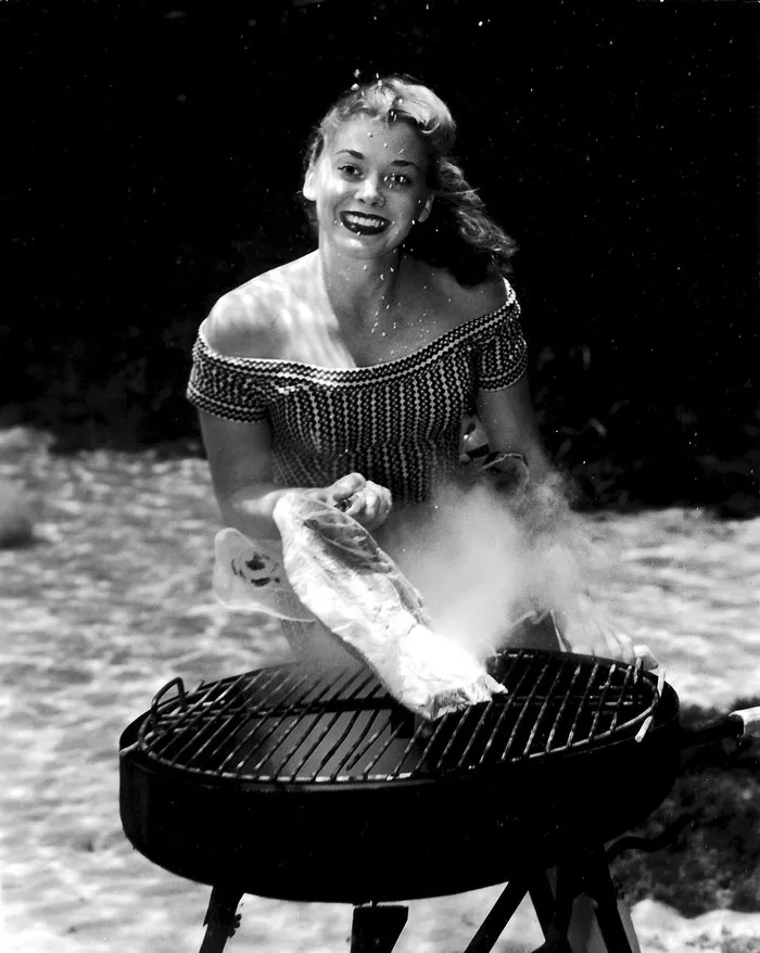 It's Hard To Believe These Pin-Up Photos Were Shot Underwater In 1938
