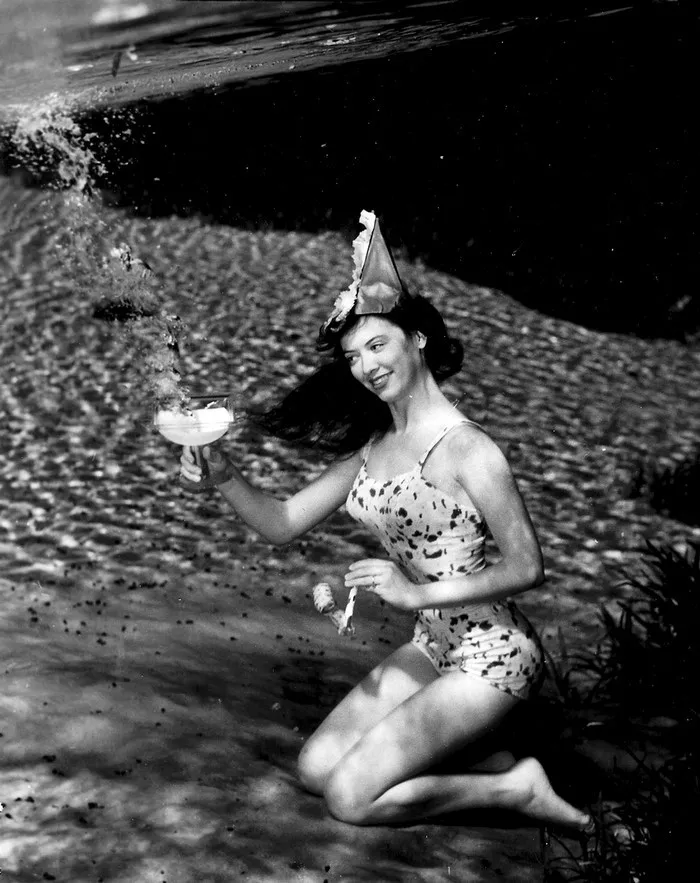 It's Hard To Believe These Pin-Up Photos Were Shot Underwater In 1938
