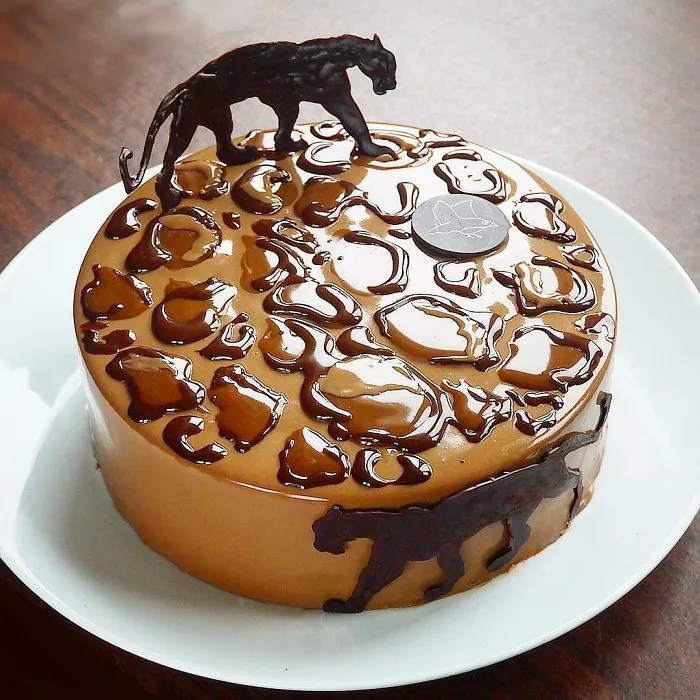 I Create Chocolate Worlds On The Mirror Glaze Cakes