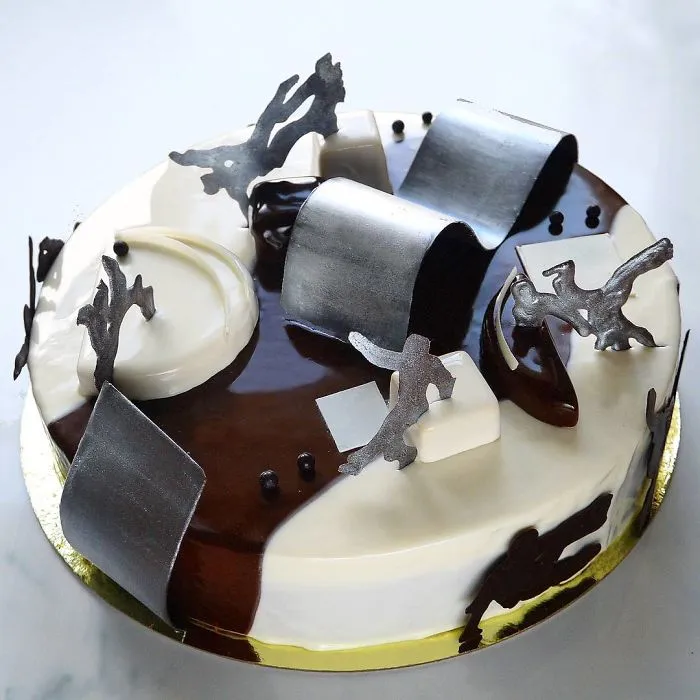 I Create Chocolate Worlds On The Mirror Glaze Cakes