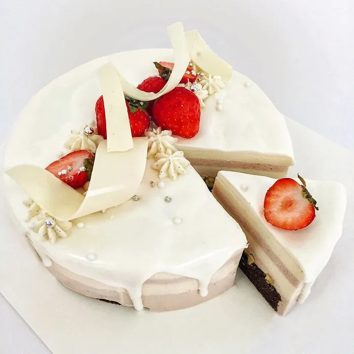 I Create Chocolate Worlds On The Mirror Glaze Cakes
