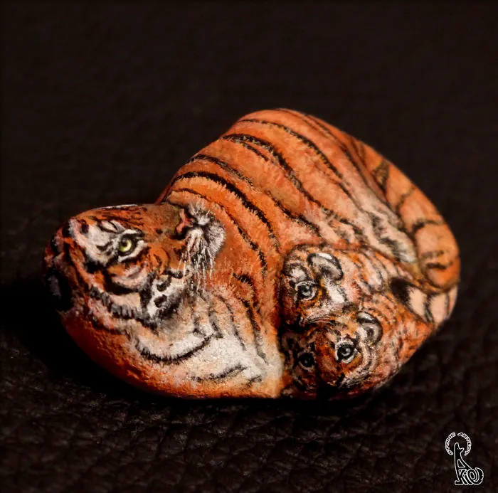 Crías y madre tigre