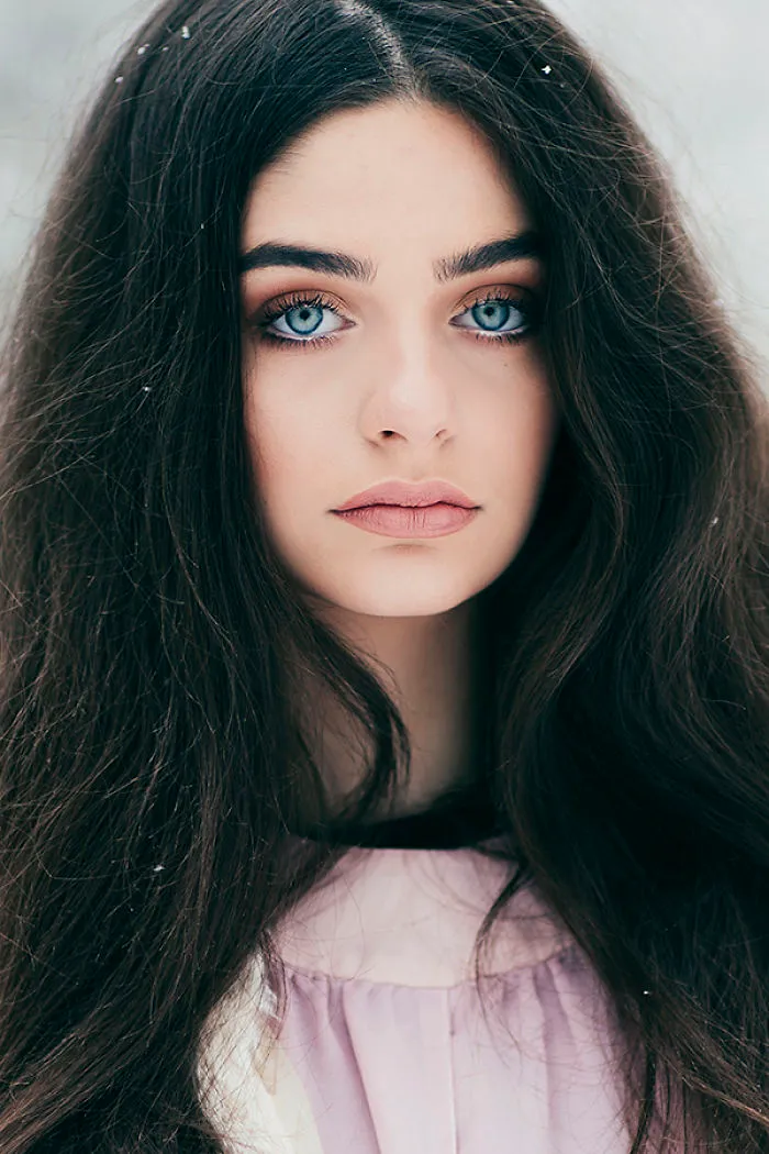I Create These Dreamy Portraits Inspired By Blue Eyes