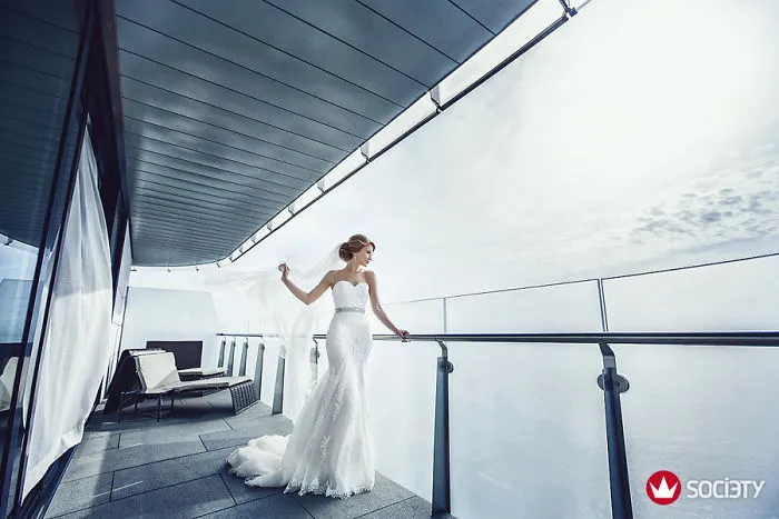 Stunning Wedding Photographs From The Best Photographers Worldwide (10+ Pics)