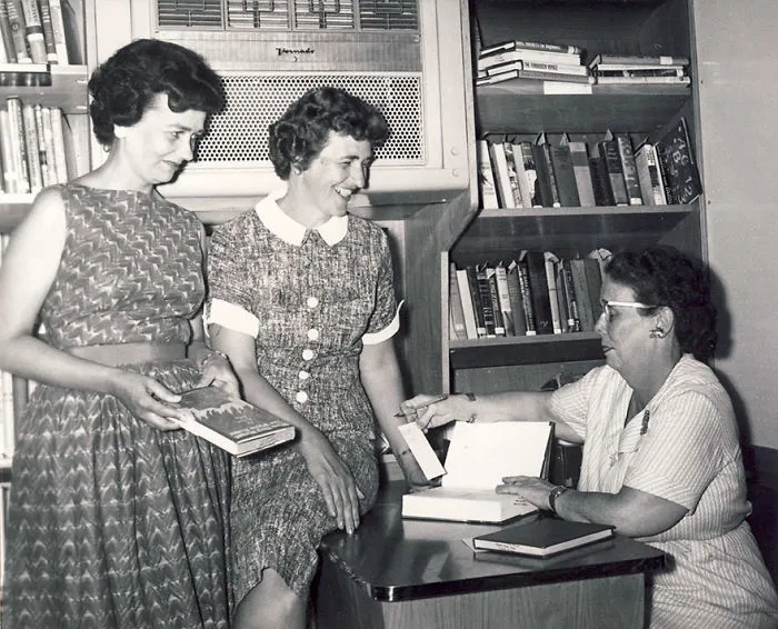 Patrons Visit The Bookmobile