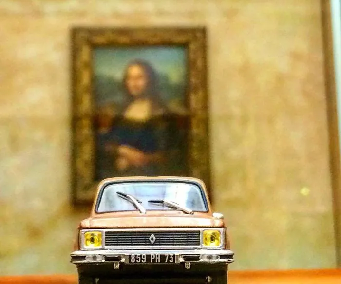A Night Guard At The Louvre Takes Photos Of His Model Cars Between Shifts