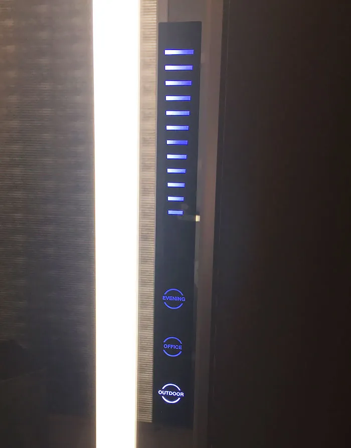 device for controlling the type of light