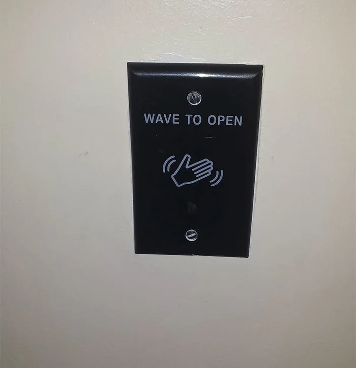 device for touchless door