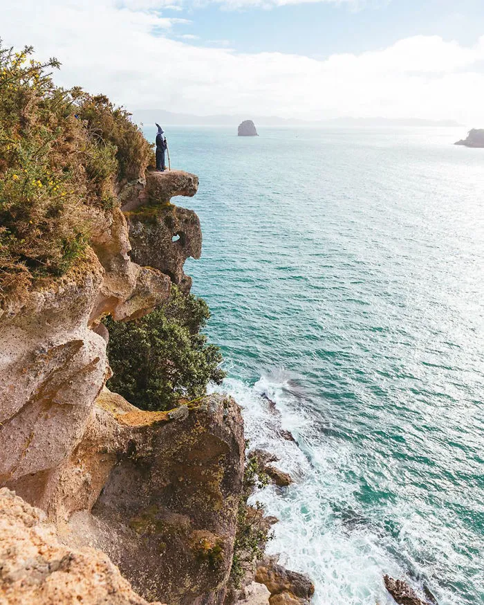 Photographer Travels Across New Zealand With Gandalf Costume, And His Photos Are Epic