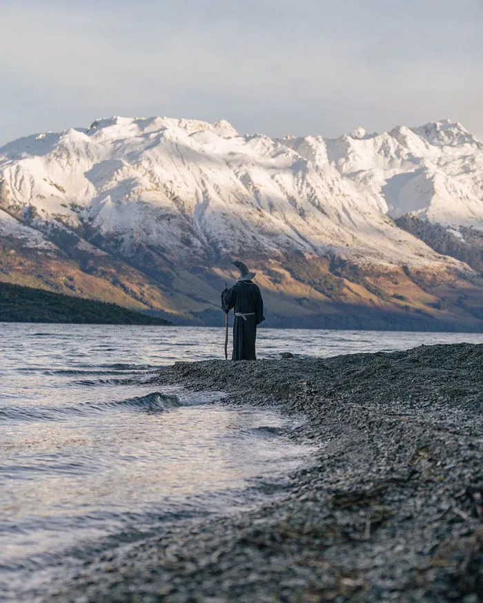 Photographer Travels Across New Zealand With Gandalf Costume, And His Photos Are Epic