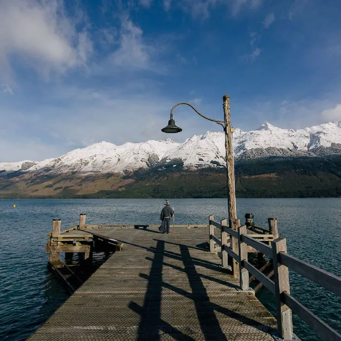 Este fotógrafo viaja por Nueva Zelanda con un disfraz de Gandalf y sus fotos son épicas