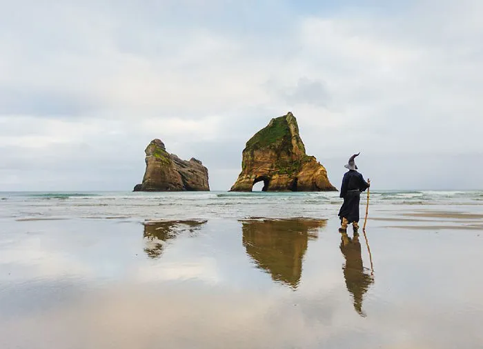 Este fotógrafo viaja por Nueva Zelanda con un disfraz de Gandalf y sus fotos son épicas