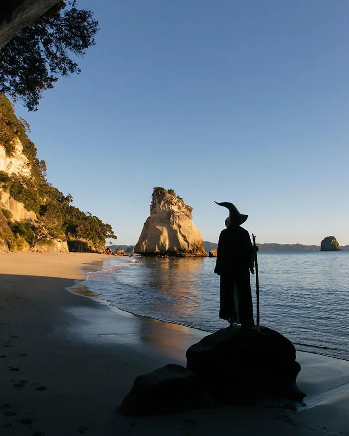 Este fotógrafo viaja por Nueva Zelanda con un disfraz de Gandalf y sus fotos son épicas