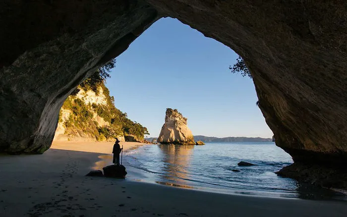 Photographer Travels Across New Zealand With Gandalf Costume, And His Photos Are Epic