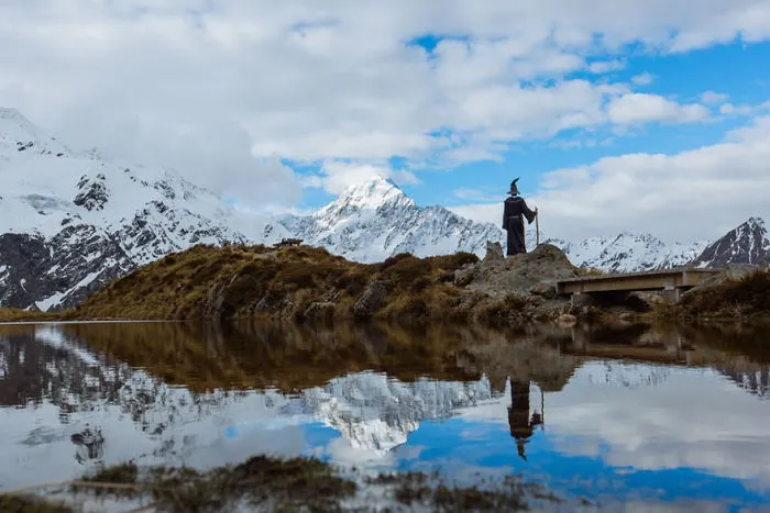 Photographer Travels Across New Zealand With Gandalf Costume, And His Photos Are Epic