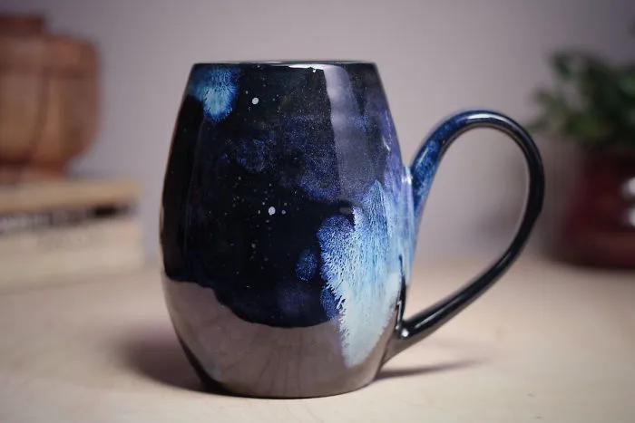 Cerámica inspirada en las galaxias para que puedas beber de las estrellas