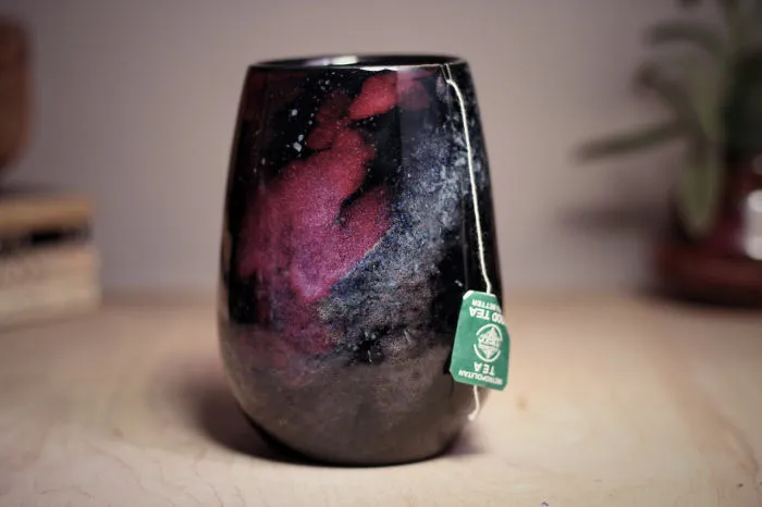 Cerámica inspirada en las galaxias para que puedas beber de las estrellas