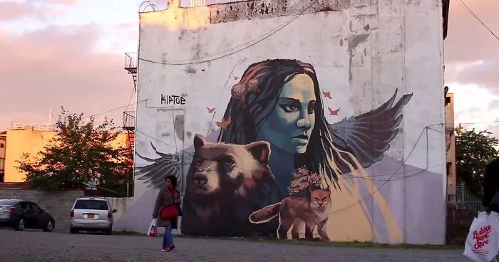 Giant Mural Made Without A Ladder