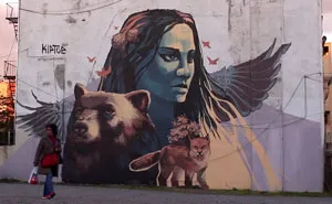 Giant Mural Made Without A Ladder