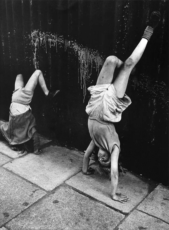 Haciendo el pino, Londres, 1956