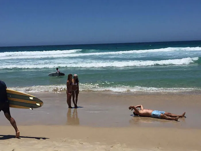 People Are Sharing Pics Of Boyfriends "Forced" To Take Perfect Pictures Of Their Girlfriends