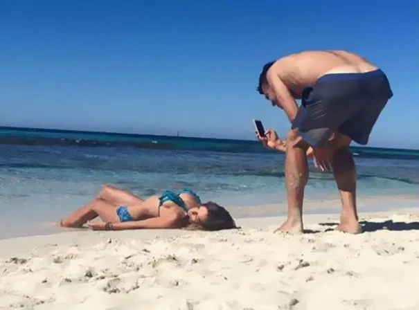 People Are Sharing Pics Of Boyfriends "Forced" To Take Perfect Pictures Of Their Girlfriends