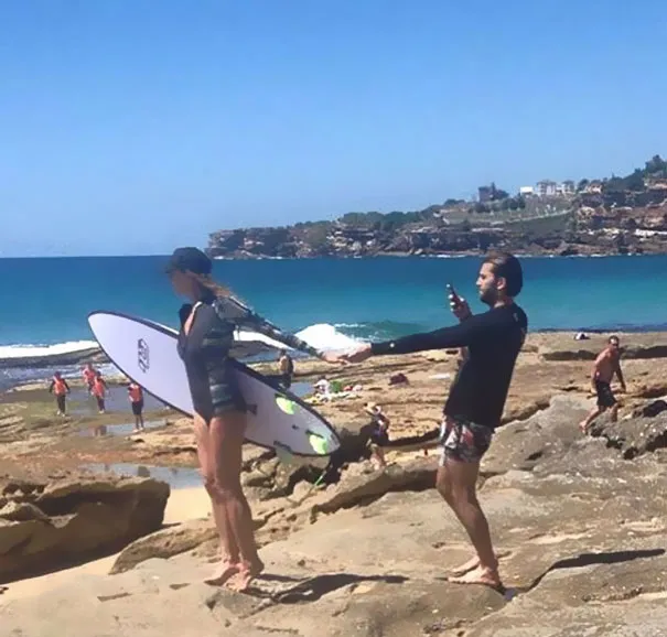 People Are Sharing Pics Of Boyfriends "Forced" To Take Perfect Pictures Of Their Girlfriends