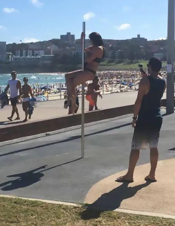 People Are Sharing Pics Of Boyfriends "Forced" To Take Perfect Pictures Of Their Girlfriends