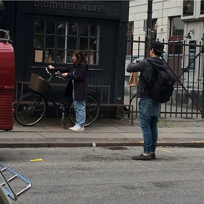 People Are Sharing Pics Of Boyfriends "Forced" To Take Perfect Pictures Of Their Girlfriends