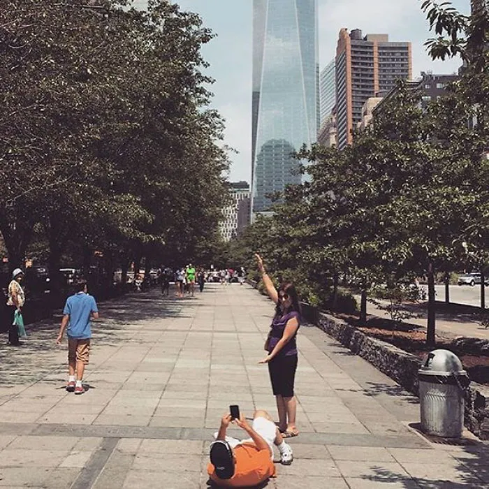 People Are Sharing Pics Of Boyfriends "Forced" To Take Perfect Pictures Of Their Girlfriends
