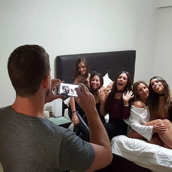 People Are Sharing Pics Of Boyfriends "Forced" To Take Perfect Pictures Of Their Girlfriends