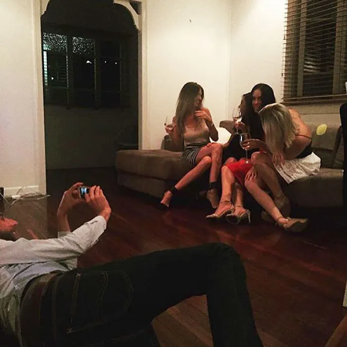 People Are Sharing Pics Of Boyfriends "Forced" To Take Perfect Pictures Of Their Girlfriends