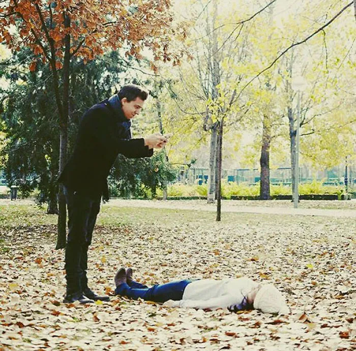 People Are Sharing Pics Of Boyfriends "Forced" To Take Perfect Pictures Of Their Girlfriends
