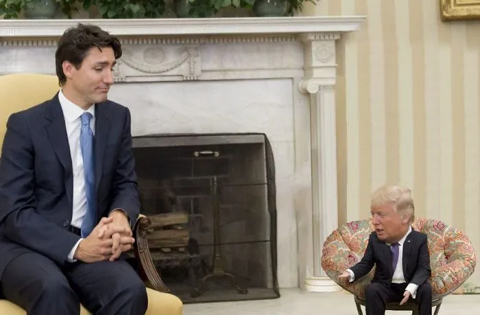 Joe Trudeau junto a Trumo