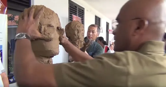 2 Artists Sculpting Each Other