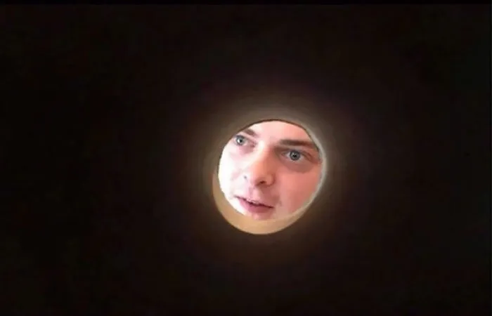 Take A Selfie Through A Toilet Roll Tube And Pretend You're The Moon