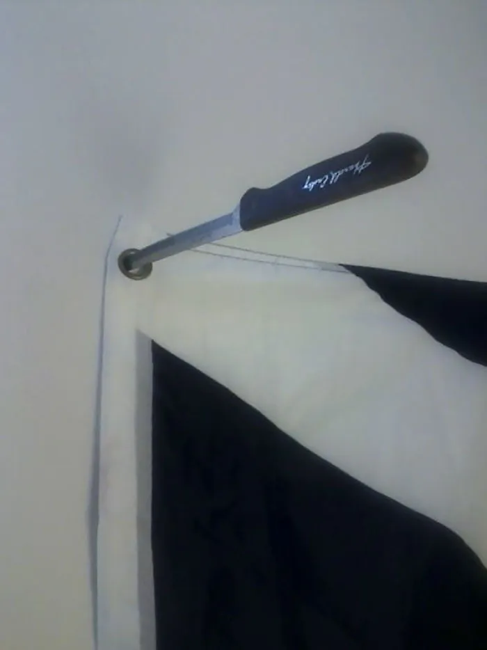 Use Knives To Hang Shit Without Damaging Anything