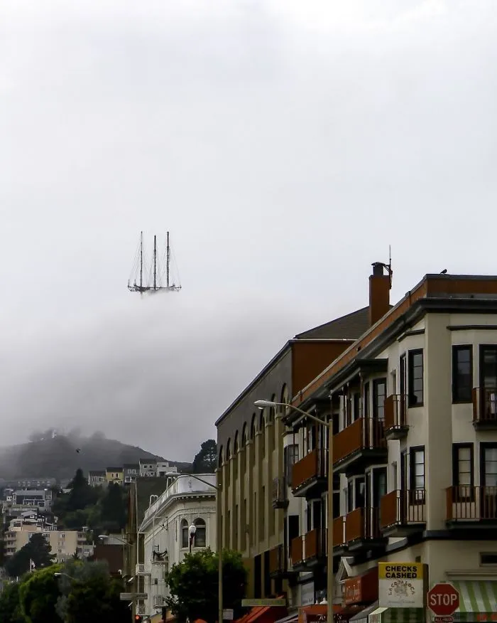 Torre Sutro en San Francisco que parece un barco volando