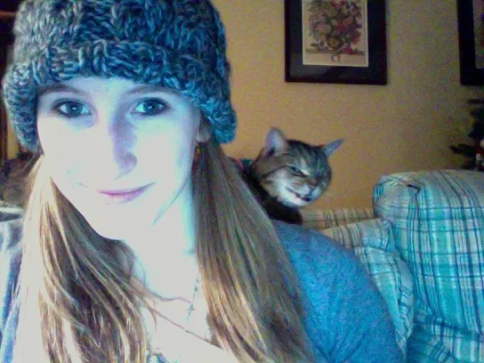 Mi gato haciendo photobomb antes de matarme