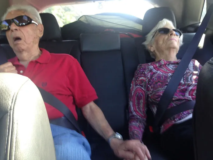 Tienen 86 y 91 años y mis abuelos aún se cogen de la mano al dormir