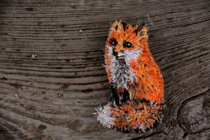 I Found Amazing Thread Painted Animals On Brooches By Russian Artist