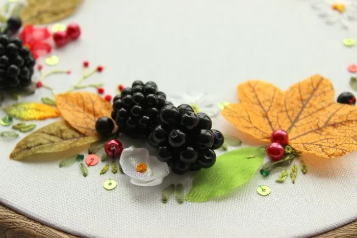 I Create Small Scenes From Nature Using Needle And Thread