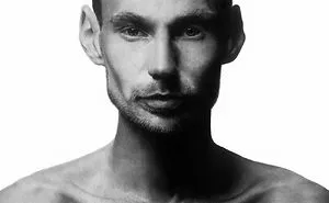 I Create Photo-Realistic Portraits Using Charcoal And Graphite