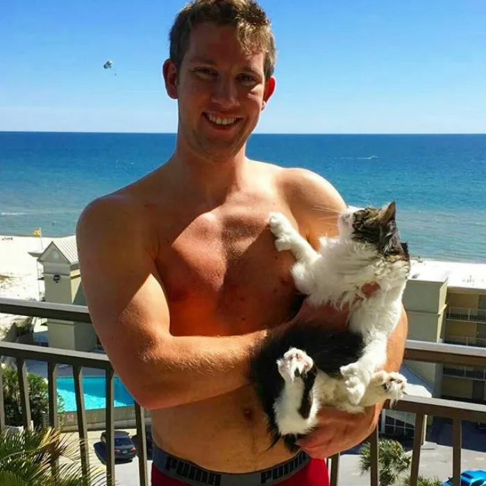 Hot Dudes With Kittens Is Still The Most Purrfect Instagram Account Ever (159 New Pics)
