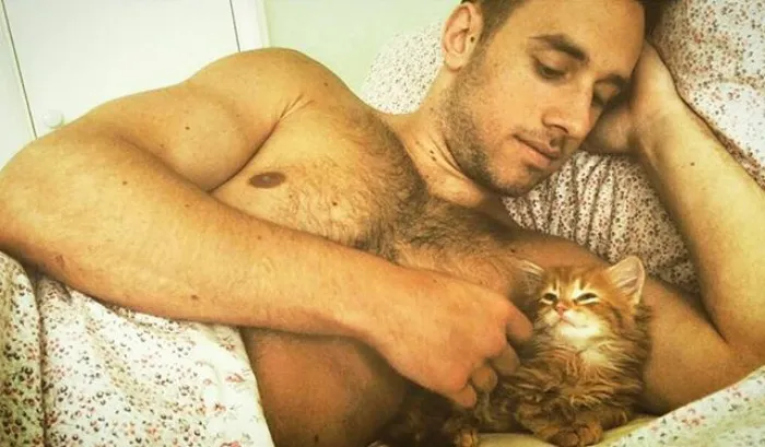 Hot Dudes With Kittens Is Still The Most Purrfect Instagram Account Ever (159 New Pics)