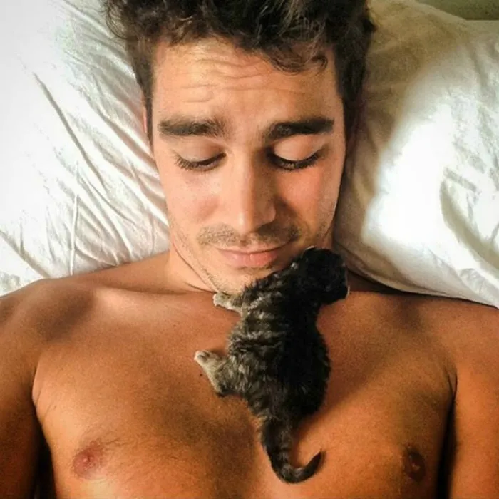 Hot Dudes With Kittens Is Still The Most Purrfect Instagram Account Ever (159 New Pics)