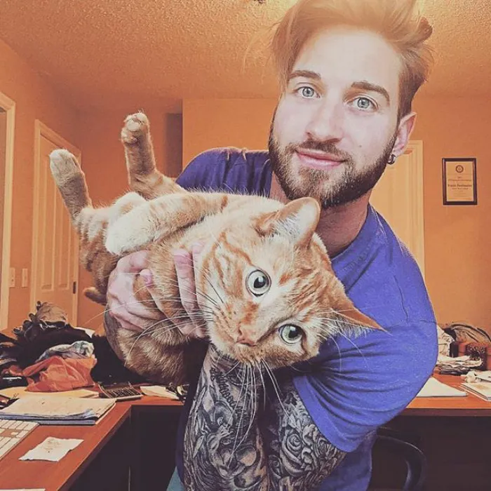 Hot Dudes With Kittens Is Still The Most Purrfect Instagram Account Ever (159 New Pics)