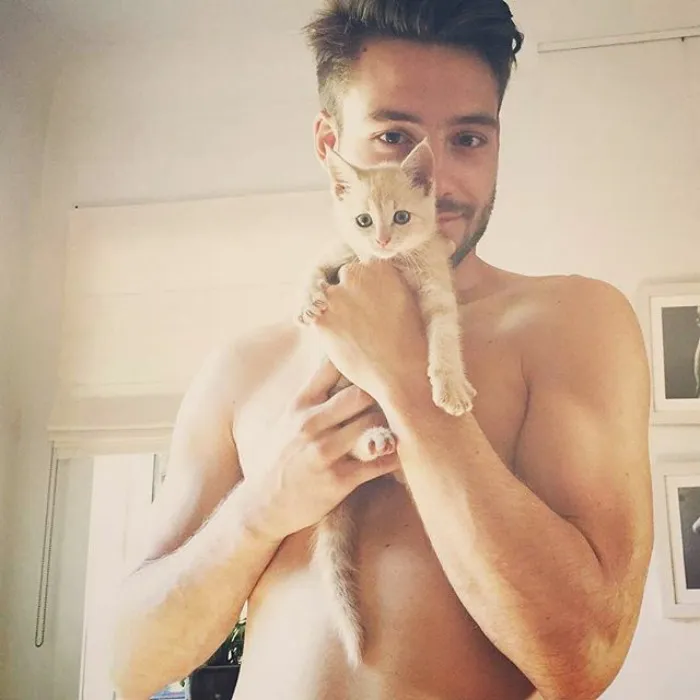 Hot Dudes With Kittens Is Still The Most Purrfect Instagram Account Ever (159 New Pics)